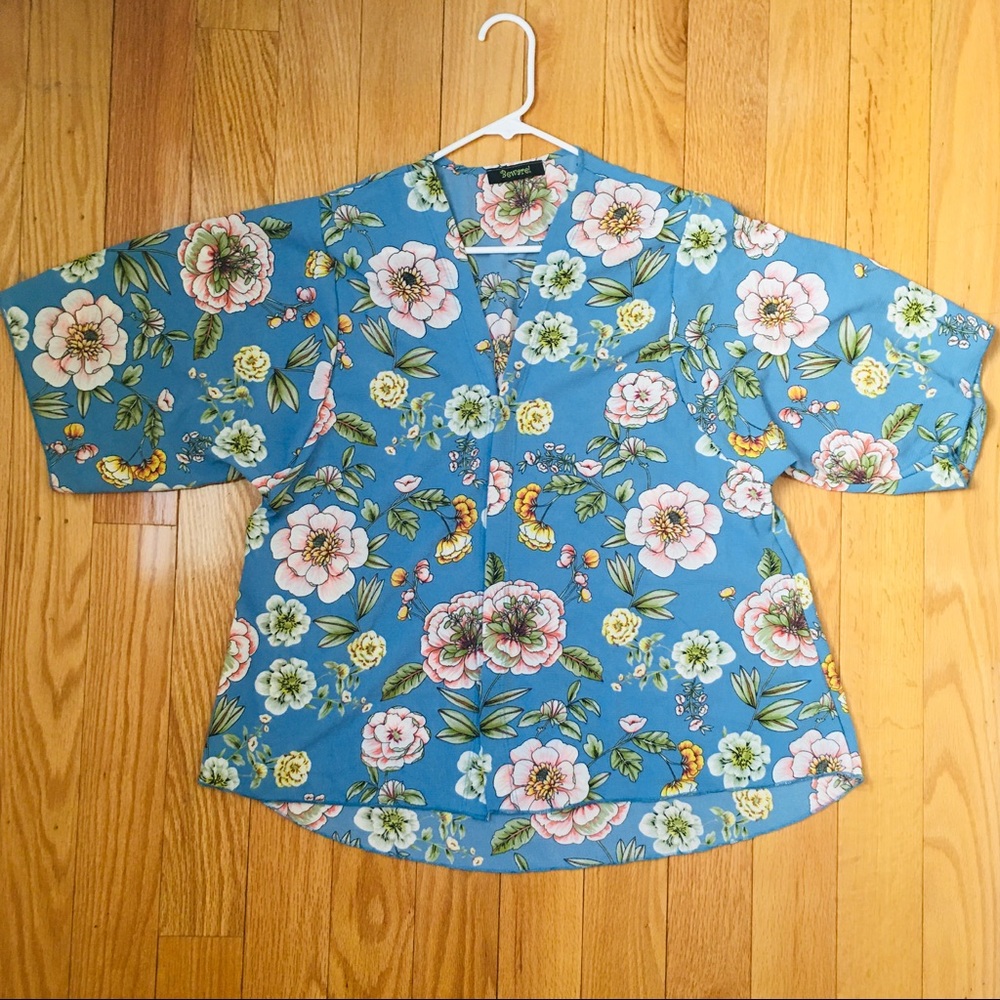 Light weight beautiful flowing flower summer top